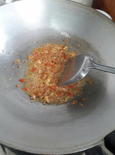 วิธีทำ ผัดกระเพราไก่ใส่ลูกชิ้นหมู วิธีทำ ผัดกระเพราไก่ใส่ลูกชิ้นหมู