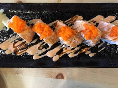 ข้าวห่อสาหร่ายไส้ปลาแซลมอนครีมชีส