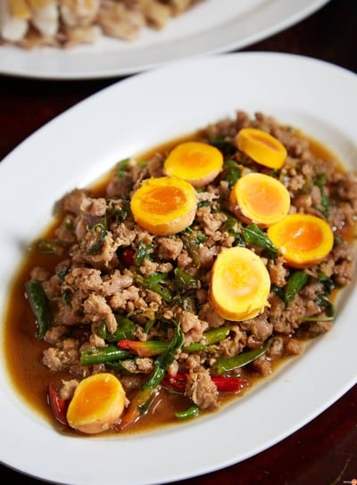 เมนูของร้าน ไก่หุบบอนเจ้าของต้นตำรับ ศรีราชา