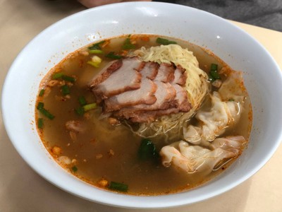 บะหมี่เกี๊ยวหมูแดงต้มยำน้ำ