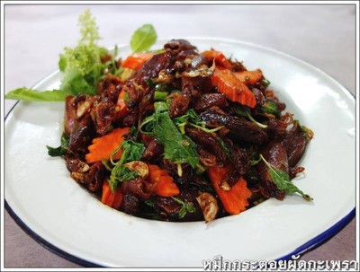 หมึกกระตอยผัดกระเพรา