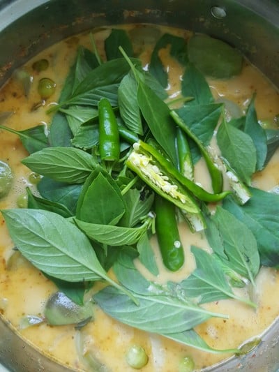 แกงแดงหวานปีกไก่