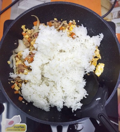 วิธีทำ ข้าวผัดแหนม วิธีทำ ข้าวผัดแหนม