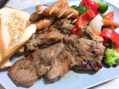 สเต็กไก่และผองเพื่อน