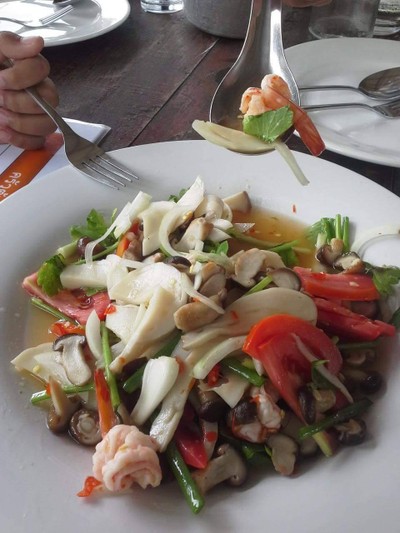 อาหาร หรือ เครื่องดื่ม