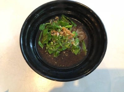 ก๋วยเตี๋ยวน้ำตกหมูตุ๋น