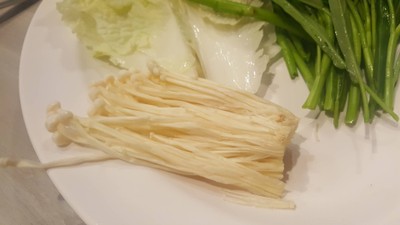 เห็ดเข็มทอง