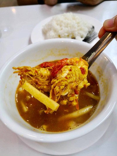 แกงเหลืองไหลบัวกุ้งสด