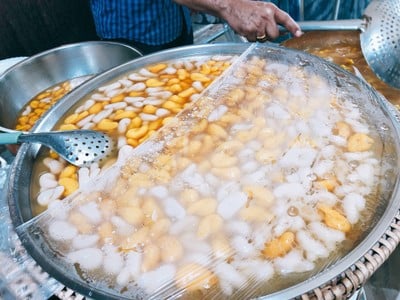 ขนมไทยไข่ปลาโบรานสูตรคุณอ้อ ตลาดสามชุก ตลาดร้อบปี (ตลาดสามชุก)