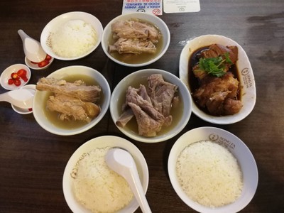 อาหาร หรือ เครื่องดื่ม