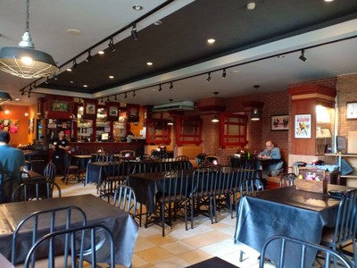 บรรยากาศ Rock Me Burgers & Bar ลอยเคราะห์