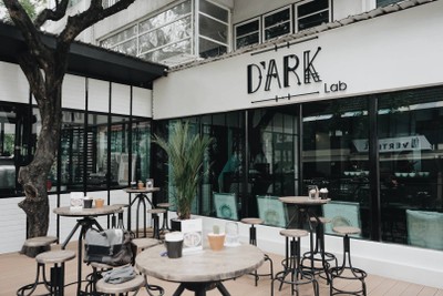 หน้าร้าน D'ark Lab คลองเตย
