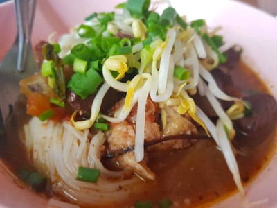 ขนมจีนน้ำเงี้ยว