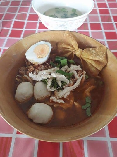 ก๋วยเตี๋ยวต้มยำไก่ฉีก