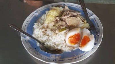ข้าวราดต้มข่าไก่+ไข่ต้ม