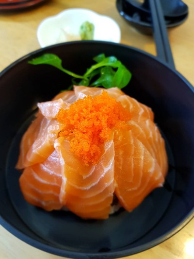 ข้าวหน้าแซลมอล