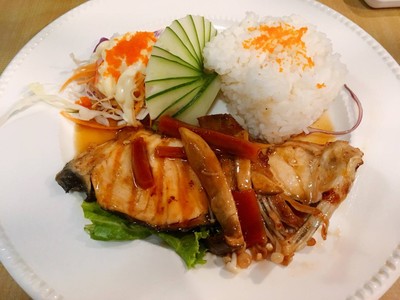 ข้าวหน้าปลาแซลม่อนย่างซอสเทอริยากิ