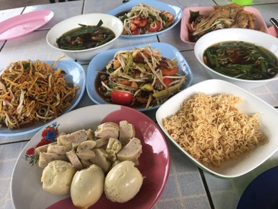 อาหาร หรือ เครื่องดื่ม