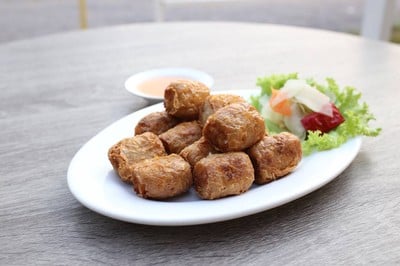 ครัวฟ้าใส (Fahsai Seafood Restaurant) ครัวฟ้าใส (Fahsai Seafood Restaurant)