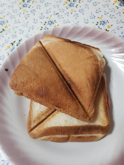 วิธีทำ แซนวิชไส้กรอกหมูหยองชีส วิธีทำ แซนวิชไส้กรอกหมูหยองชีส