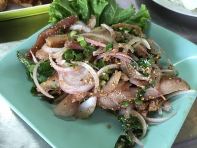 ป้าแดงไก่ย่างบางตาล ตลาดนัดสนามหลวง 2 ป้าแดงไก่ย่างบางตาล ตลาดนัดสนามหลวง 2