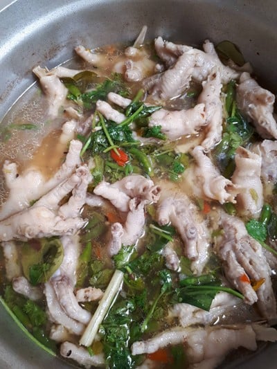 ต้มยำตีนไก่มะขามเปียก