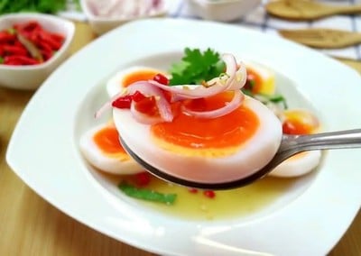 ยำไข่ต้ม