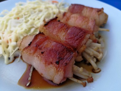 เบคอนพันเห็ดเข็มทอง