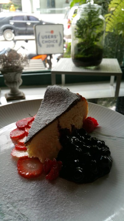 BASQUE BURNT CHEESECAKE