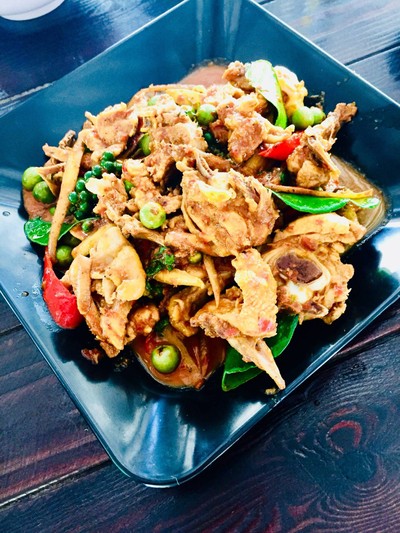 ผัดเผ็ดไก่บ้าน