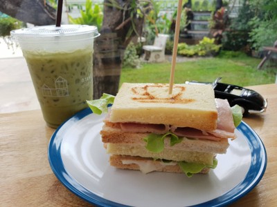 อาหาร หรือ เครื่องดื่ม