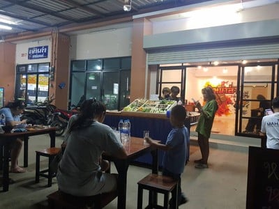 บรรยากาศ หม่าล่า หวานเย็น มทส. ประตู 4