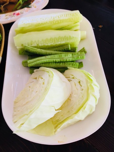 หมูน้ำตก