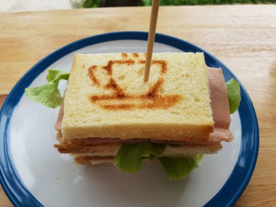 แซนวิชแฮมไก่ชีส หรือ ทูน่าชีส