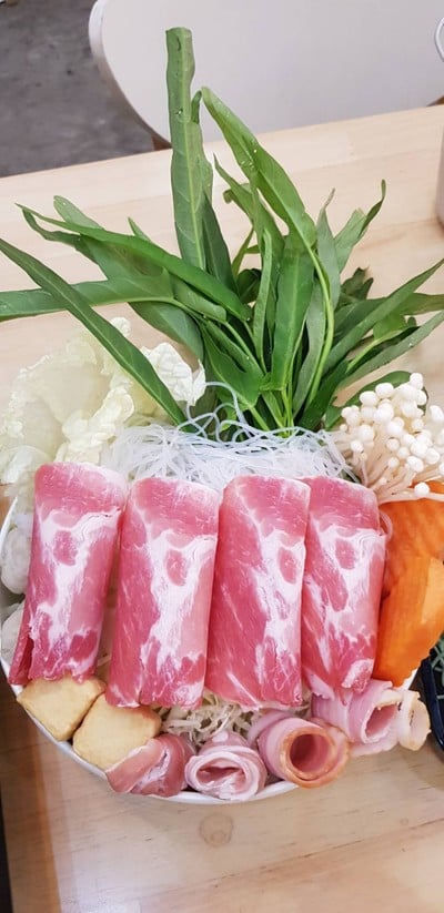 ชุดหมู ผัก