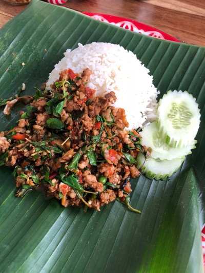 กระเพราถาดbyสามกอง สามกอง