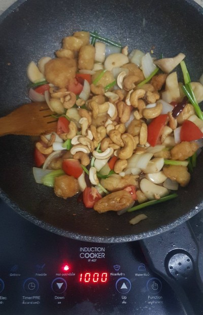 วิธีทำ อกไก่ผัดเม็ดมะม่วงหิมพานต์ วิธีทำ อกไก่ผัดเม็ดมะม่วงหิมพานต์