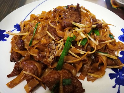 ก๋วยเตี๋ยวผัดเนื้อ