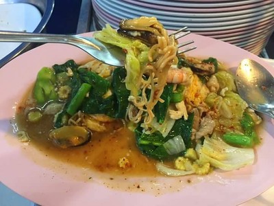 ราดหน้ามาม่าทะเล