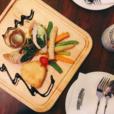 Brew House Sports Bar & Grill Bangkok อารีย์ Brew House Sports Bar & Grill Bangkok อารีย์