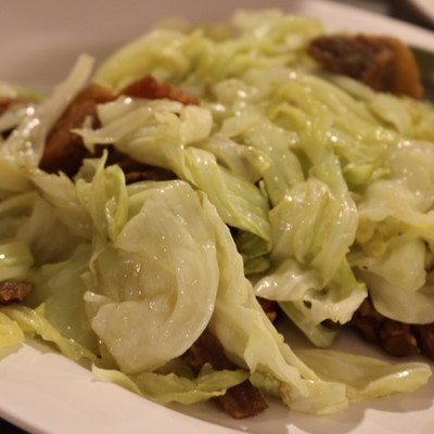 กระหล่ำปลีฉ่าน้ำปลาหมูกรอบ