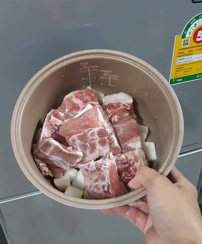 วิธีทำ ข้าวต้มปลากระพงและปลาหมึกแห้ง