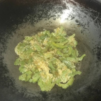 วิธีทำ ผัดมะระใส่ไข่ วิธีทำ ผัดมะระใส่ไข่