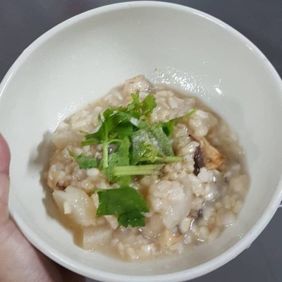 วิธีทำ ข้าวต้มปลากระพงและปลาหมึกแห้ง