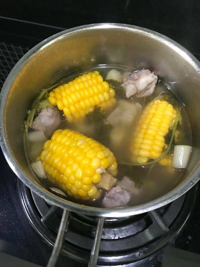น้ำซุปกระดูกหมู