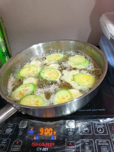 วิธีทำ มะเขือยาวชุบไข่ทอด