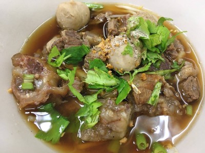 เมนูของร้าน ก๋วยเตี๋ยวเนื้อ หรอยแหล่ะ