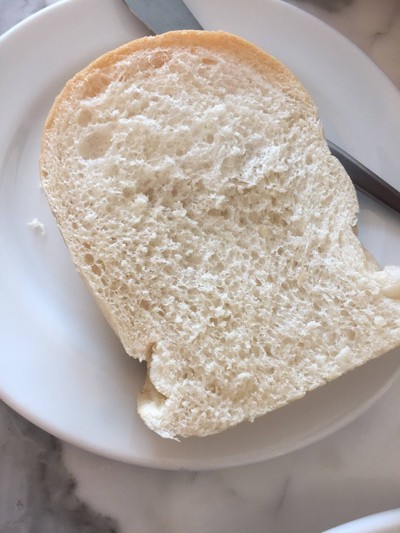 ขนมปังหัวกะโหลก 3แผ่นกับเนย 1 ก้อน