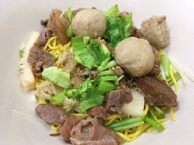 เมนูของร้าน ก๋วยเตี๋ยวเนื้อ หรอยแหล่ะ