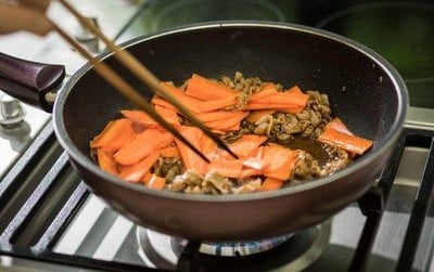 วิธีทำ ข้าวหน้าหมูซอสโชยุ (Rice with Soy-Flavoured Pork)